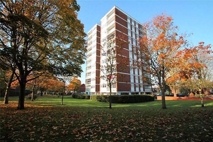 2 Bedroom Flat To Rent In Kingsfield House, Lambscroft Avenue, Mottingham, London, SE9