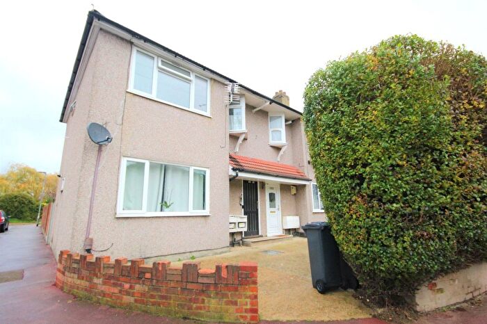 1 Bedroom Flat To Rent In Western Avenue, Dagenham, RM10