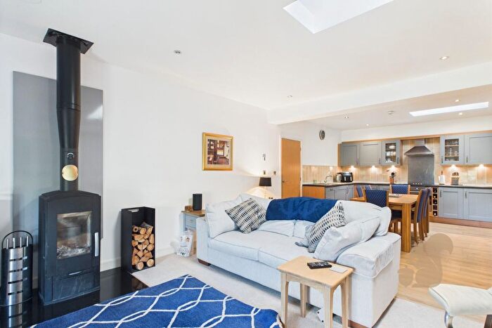 2 Bedroom Flat For Sale In School Lane, Mistley, CO11