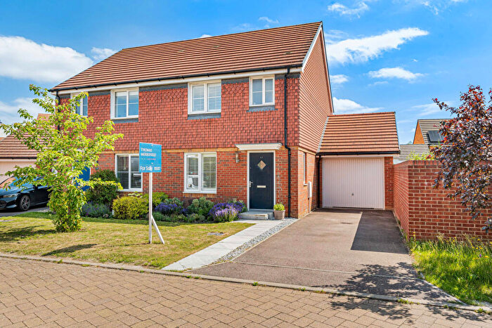 3 Bedroom Semi Detached House For Sale In Wynton Close, Didcot, OX11