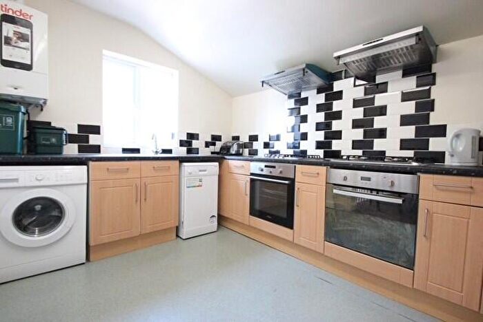 5 Bedroom Flat To Rent In Cowley Road, Oxford, Oxfordshire, OX4