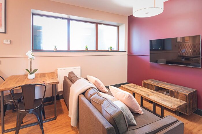 3 Bedroom Block Of Flats To Rent In Flat R Bishop Blackall School, Exeter, EX4