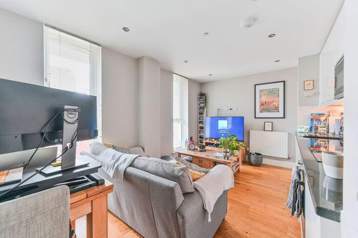 1 Bedroom Flat To Rent In Sutton Court Road, Sutton, SM1