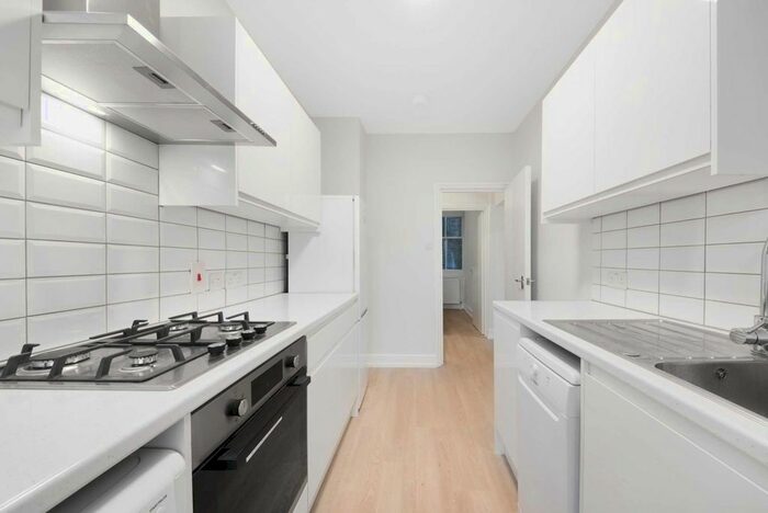 2 Bedroom Flat To Rent In Richmond Way, Shepherds Bush, W12