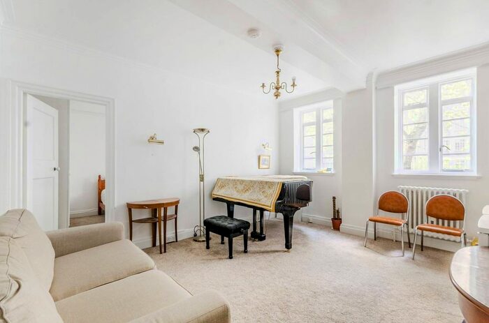 1 Bedroom Flat To Rent In Tavistock Square, Bloomsbury, London, WC1H