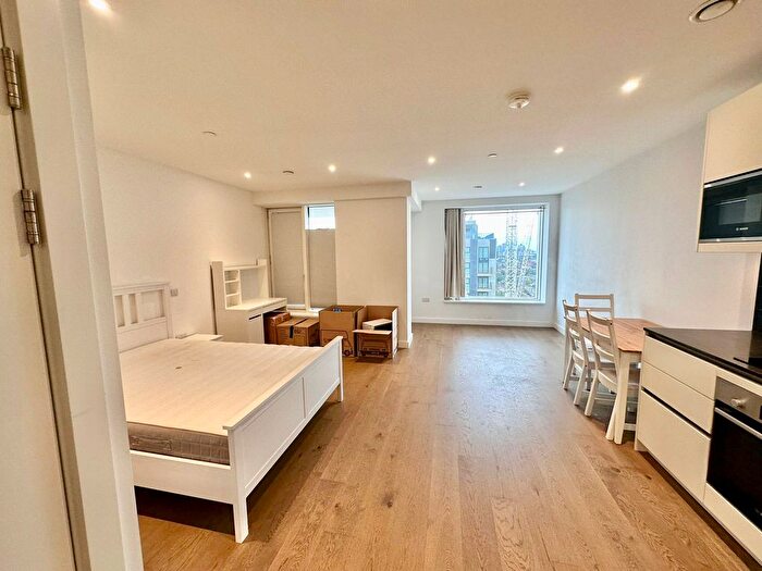 Studio To Rent In Deacon Street, London, SE17