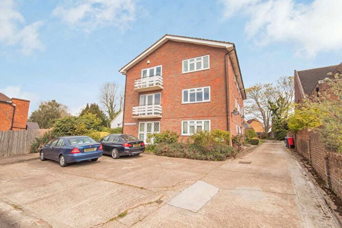 2 Bedroom Flat For Sale In North End Lodge, Elm Park Road, Pinner, HA5