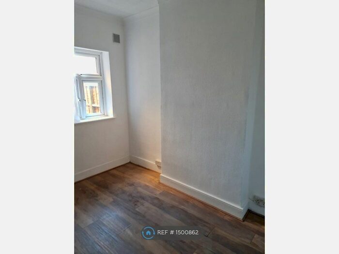 4 Bedroom Terraced House To Rent In Windsor Road, Westcliff-On-Sea, SS0