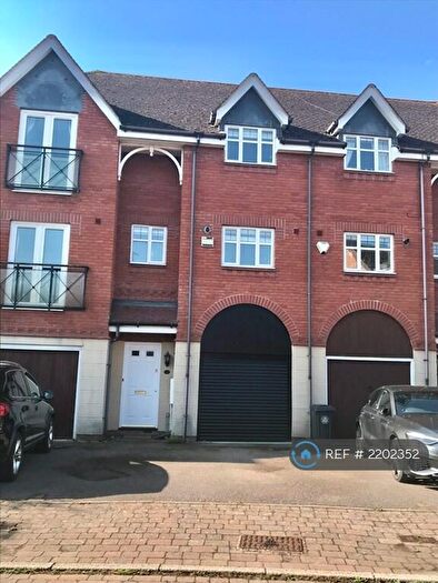 3 Bedroom Terraced House To Rent In Lingfield Crescent, Stratford-Upon-Avon, CV37