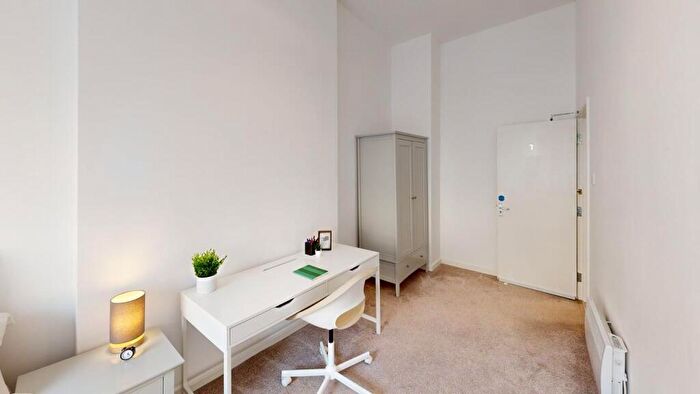 3 Bedroom Flat To Rent In /, Park Street, BS1