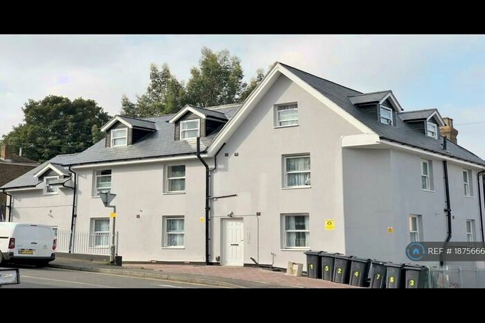 1 Bedroom Flat To Rent In Melville Road, England, ME15