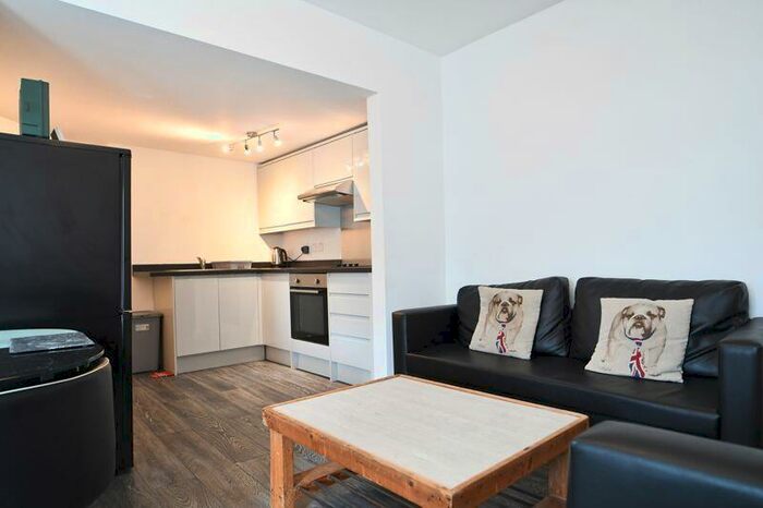 3 Bedroom Flat To Rent In Ditchling Road, Brighton, BN1