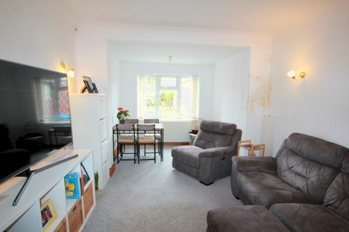 4 Bedroom Semi-Detached House To Rent In Ganstead Lane, Bilton, HU11