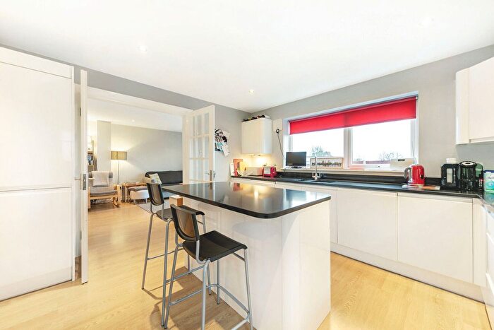 3 Bedroom Property To Rent In Linnet Mews, Nightingale Triangle, London, SW12