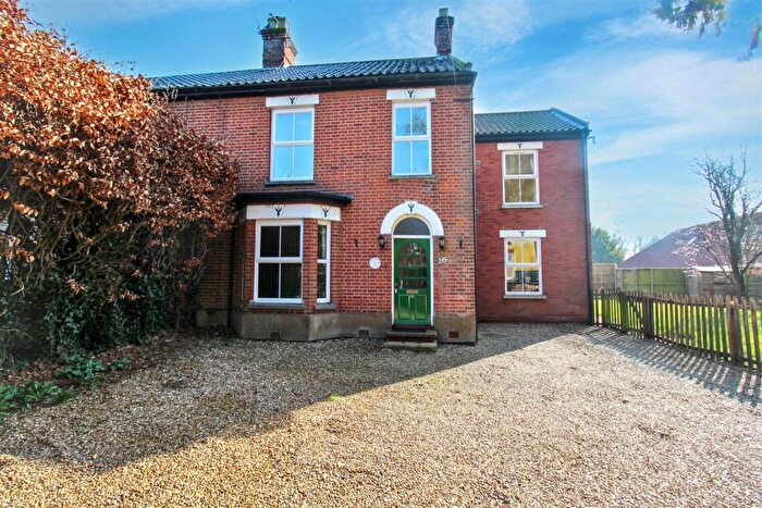 4 Bedroom Semi Detached House For Sale In Station Road, Coltishall, NR12