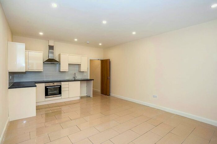 1 Bedroom Flat To Rent In London Road, Cowplain, Waterlooville, Hampshire PO8