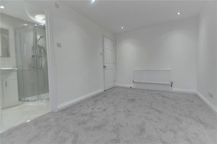 1 Bedroom Semi-Detached House To Rent In Clarendon Road, Croydon, CR0