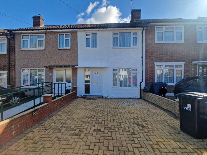 3 Bedroom Terraced House To Rent In Beechwood Avenue, Greenford, UB6
