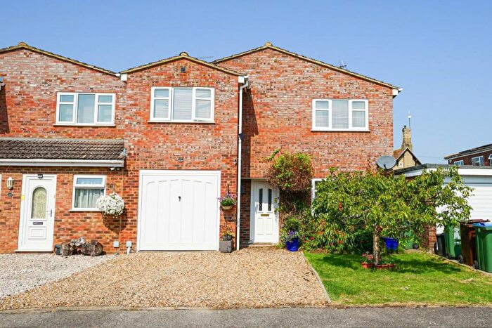 4 Bedroom Semi-Detached House For Sale In Swan Close, Ivinghoe Aston, Leighton Buzzard, LU7