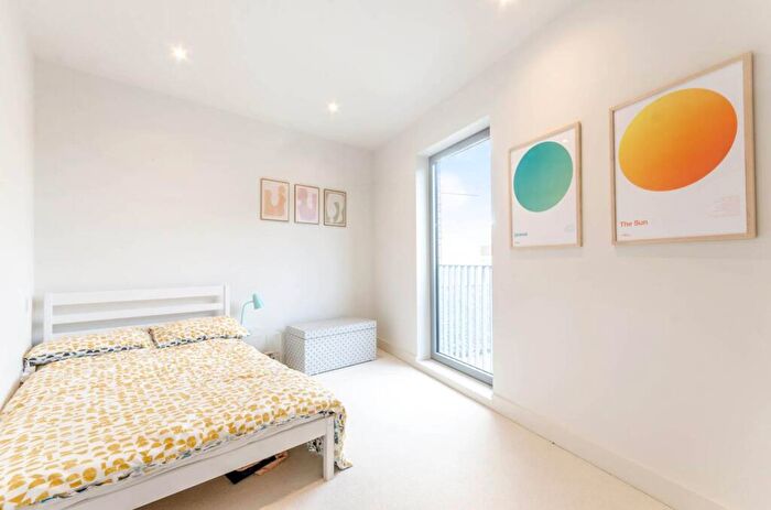 2 Bedroom Flat To Rent In Wadeson Street, Bethnal Green, London, E2
