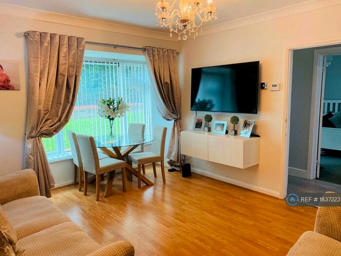 2 Bedroom Maisonette To Rent In The Copse, London, E4