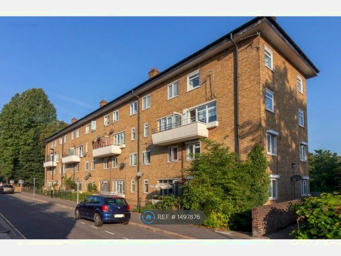 3 Bedroom Flat To Rent In Lawn Terrace, London, SE3