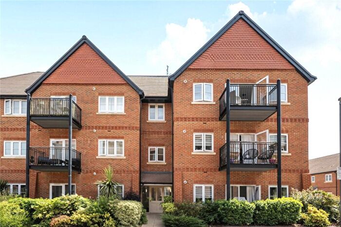 2 Bedroom Apartment For Sale In Valeside Avenue, High Wycombe, Buckinghamshire, HP10