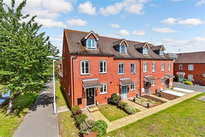 3 Bedroom End Terrace House For Sale In Standen Grove, Sittingbourne, Kent, ME10