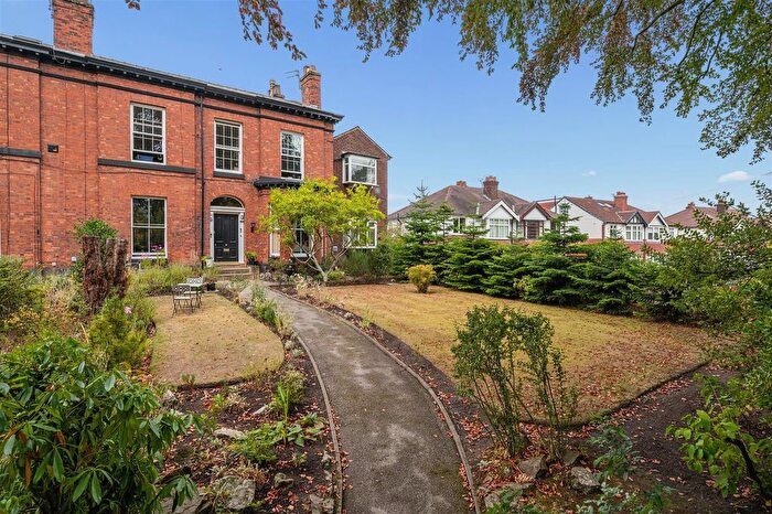 3 Bedroom Flat For Sale In Stockport Road, Timperley, Altrincham, WA15