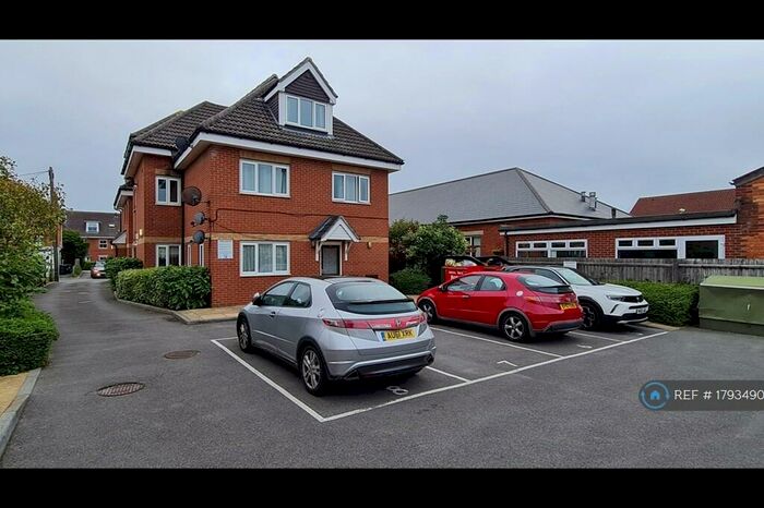 2 Bedroom Flat To Rent In The Hawthorns, Bournemouth, BH9