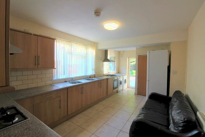 8 Bedroom House To Rent In Colum Road, Cathays, Cardiff, CF10