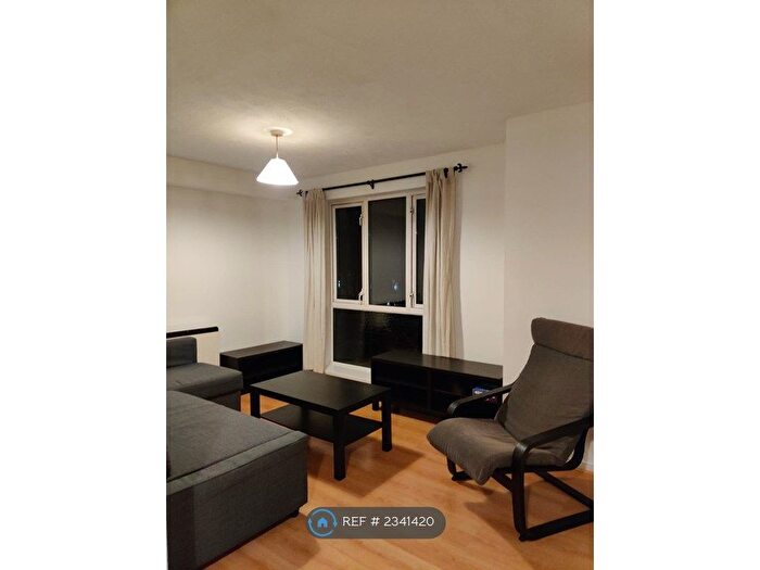 2 Bedroom Flat To Rent In Muggeridge Close, South Croydon, CR2