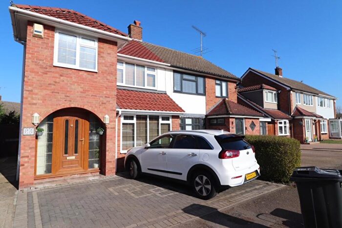 4 Bedroom Semi Detached House To Rent In Kingswood, Basildon, SS16