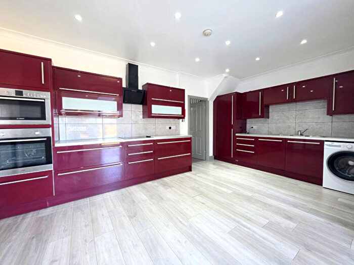 5 Bedroom Semi Detached House To Rent In Union Road, Kent, BR2