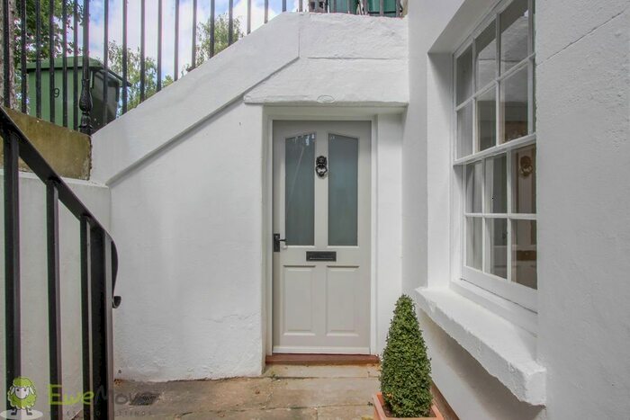 2 Bedroom Flat To Rent In Pittville Lawn, Cheltenham, GL52