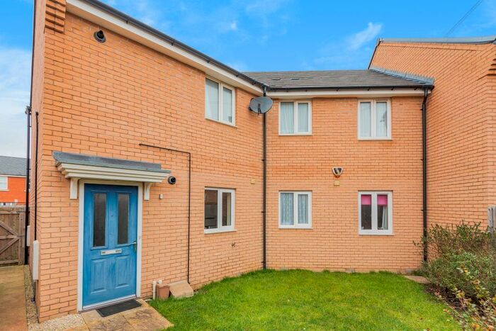 2 Bedroom Maisonette To Rent In Paradise Orchard, Aylesbury, HP18
