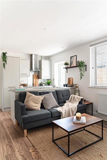 2 Bedroom Apartment To Rent In Connaught Road, Cardiff, CF24