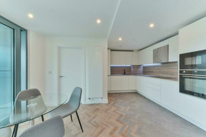 2 Bedroom Apartment To Rent In Skyline Apartments, Three Waters, London, E3