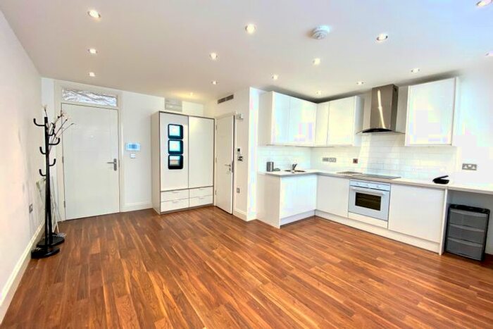 Studio To Rent In Central Business Centre, Great Central Way, London, NW10