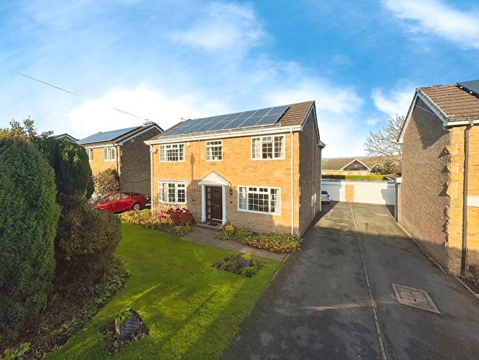4 Bedroom Detached House For Sale In Glen View Close, Nab Wood, Shipley, BD18