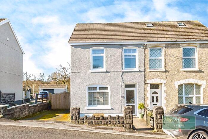 3 Bedroom Semi-Detached House For Sale In Llannon Road, Pontyberem, Llanelli, SA15