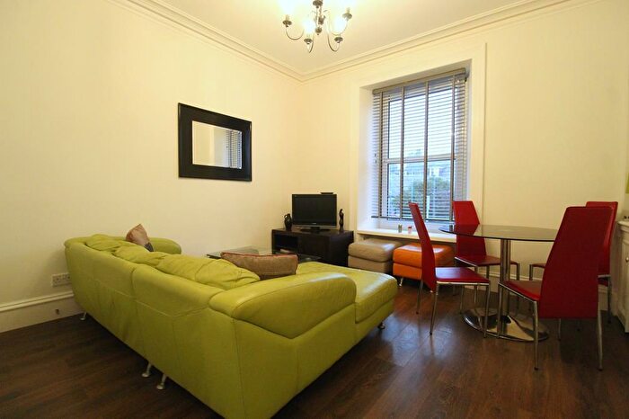 2 Bedroom Flat To Rent In Holburn Street, First Floor, AB10