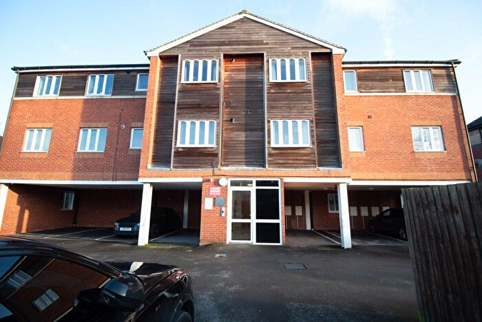 2 Bedroom Flat To Rent In Mansfield Road, Woodthorpe, Nottingham, NG5