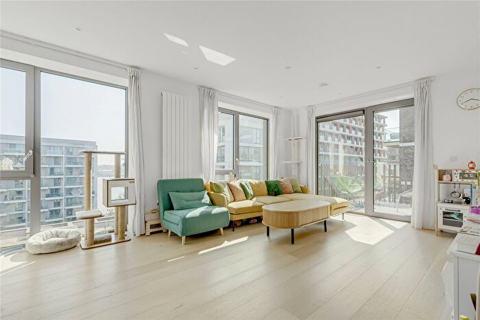 3 Bedroom Flat To Rent In Pendant Court, Shipwright Street, Royal Wharf, London, E16