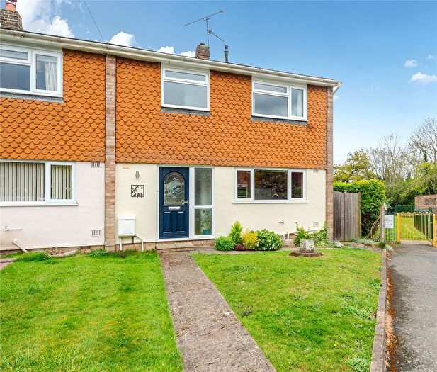 3 Bedroom End Terrace House For Sale In Wentworth Close, Farnham, Surrey, GU9
