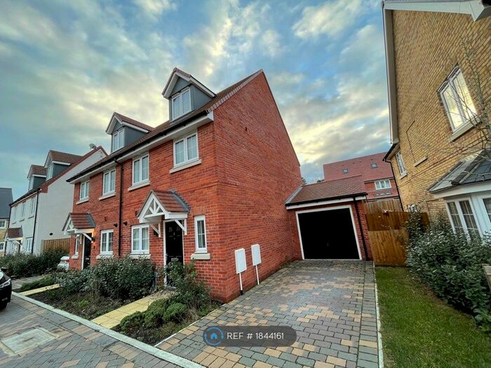 4 Bedroom Semi-Detached House To Rent In Webb Avenue, Newmarket, CB8