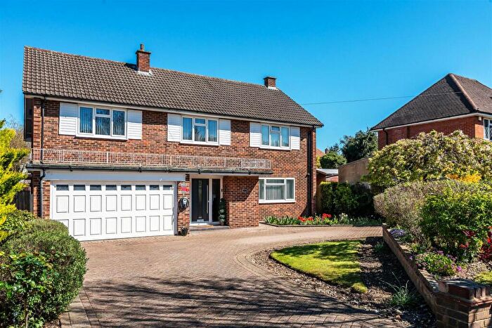 4 Bedroom Detached House For Sale In Sandy Lane, South Cheam, SM2