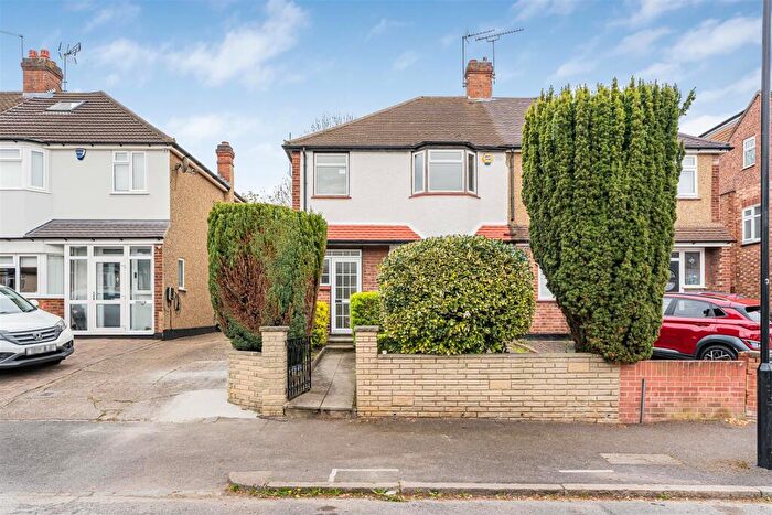3 Bedroom Semi Detached House For Sale In Betoyne Avenue, Highams Park, E4