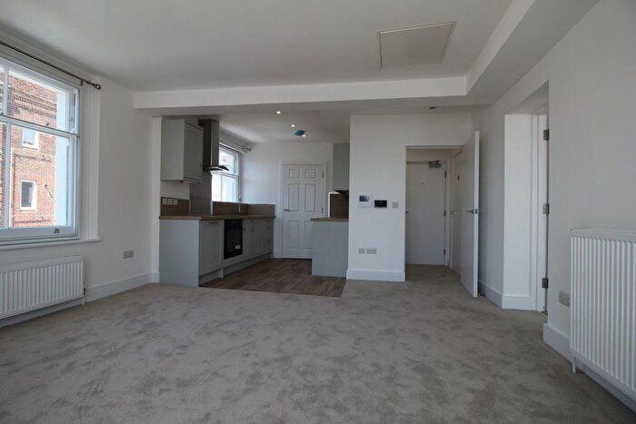 1 Bedroom Flat To Rent In Bank House, BN2