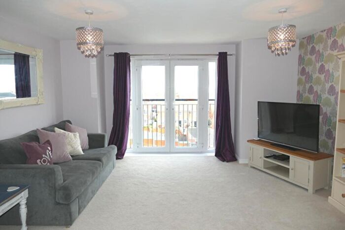 2 Bedroom Flat To Rent In New Forest Way, Leeds, West Yorkshire, LS10